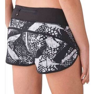 LULULEMON ATHLETICA Speed Short '2.5' Size 4